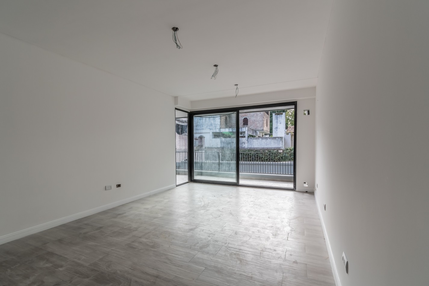 Departamento tres ambientes con patio propio a estrenar- entrega inmediata