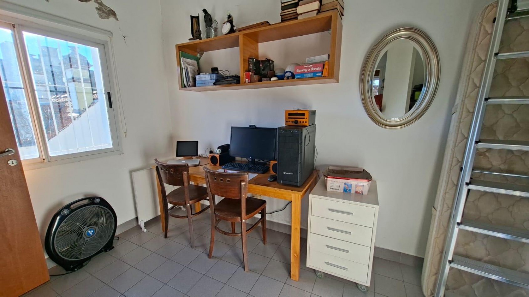 PH con terraza y quincho en Florida Mitre excelente estado