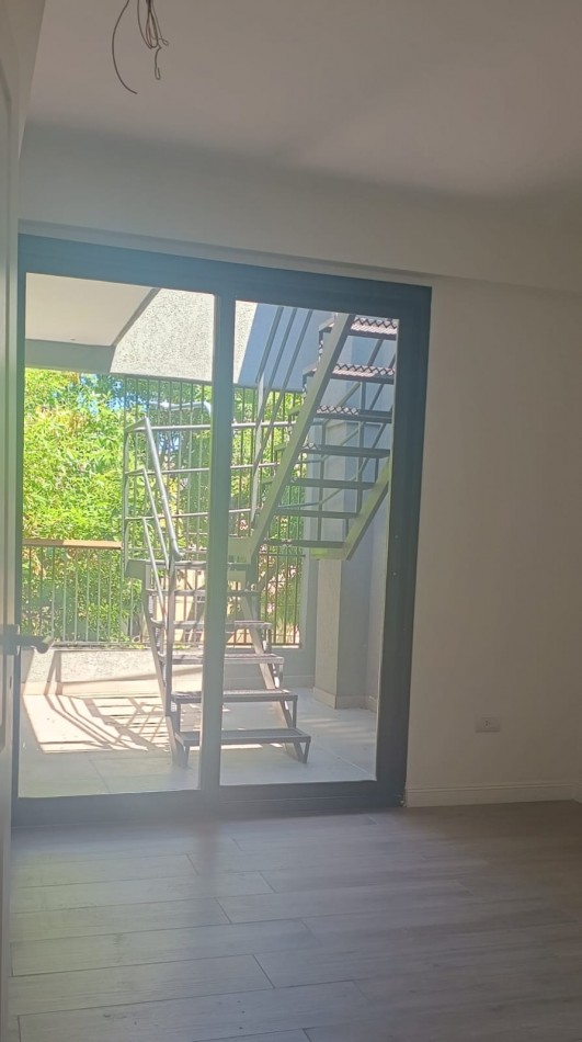 Departamento 3 Ambientes con Amplio Balcon, Gran Terraza y Parrilla + Cochera Cubierta
