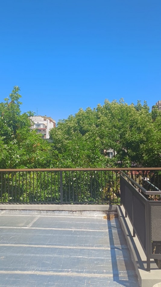 Departamento 3 Ambientes con Amplio Balcon, Gran Terraza y Parrilla + Cochera Cubierta