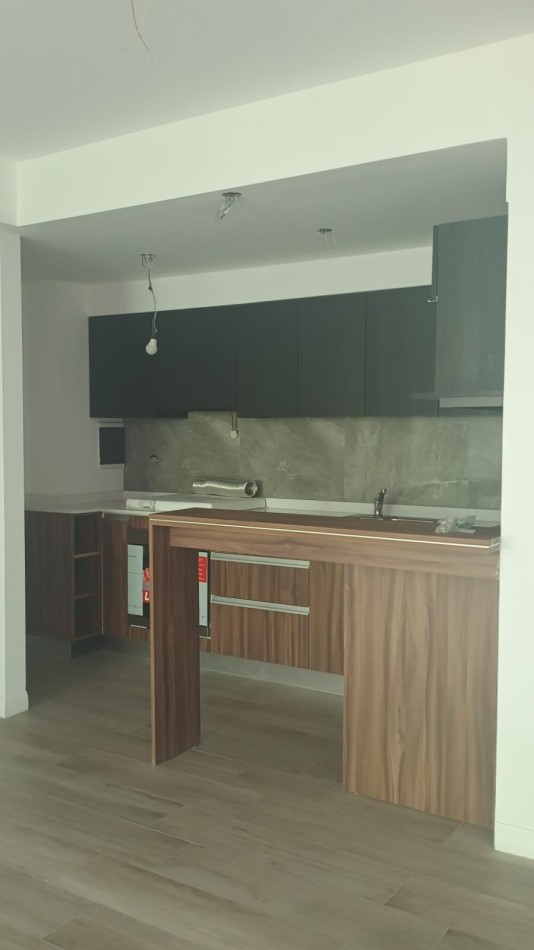 Departamento 3 Ambientes con Amplio Balcon, Gran Terraza y Parrilla + Cochera Cubierta