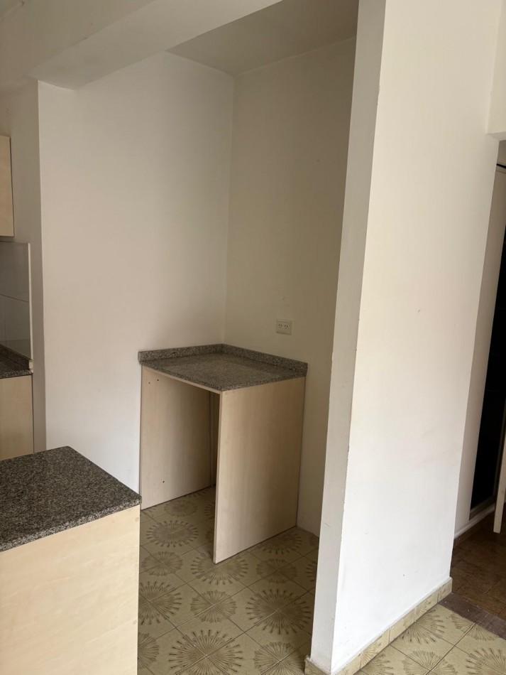 Alquiler Dpto 3 ambientes 1 piso por escalera Florida Mitre SIN EXPENSAS