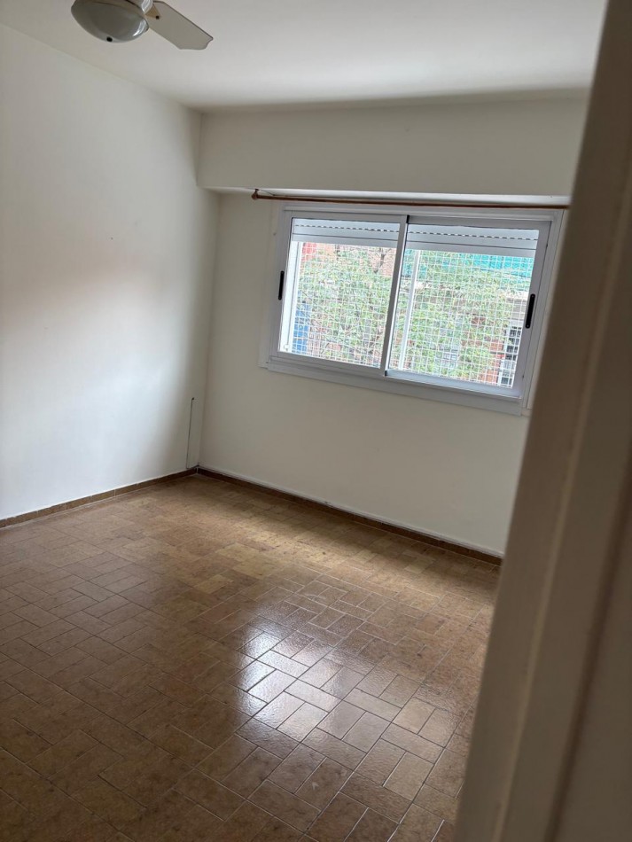 Alquiler Dpto 3 ambientes 1 piso por escalera Florida Mitre SIN EXPENSAS