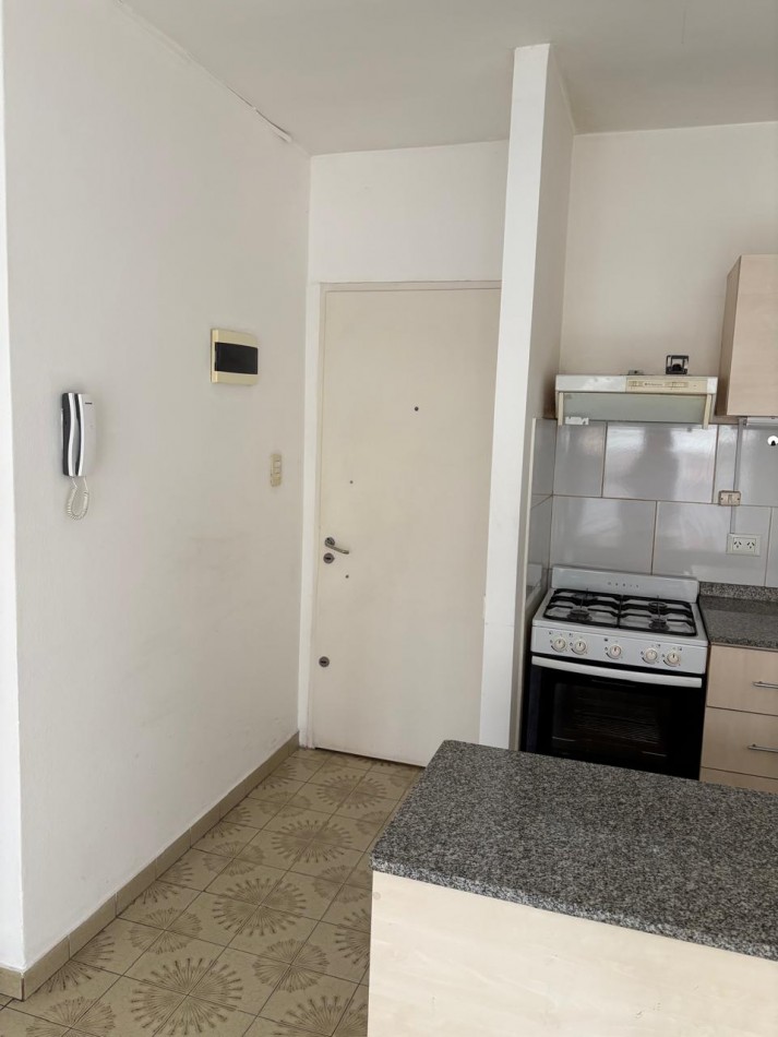 Alquiler Dpto 3 ambientes 1 piso por escalera Florida Mitre SIN EXPENSAS