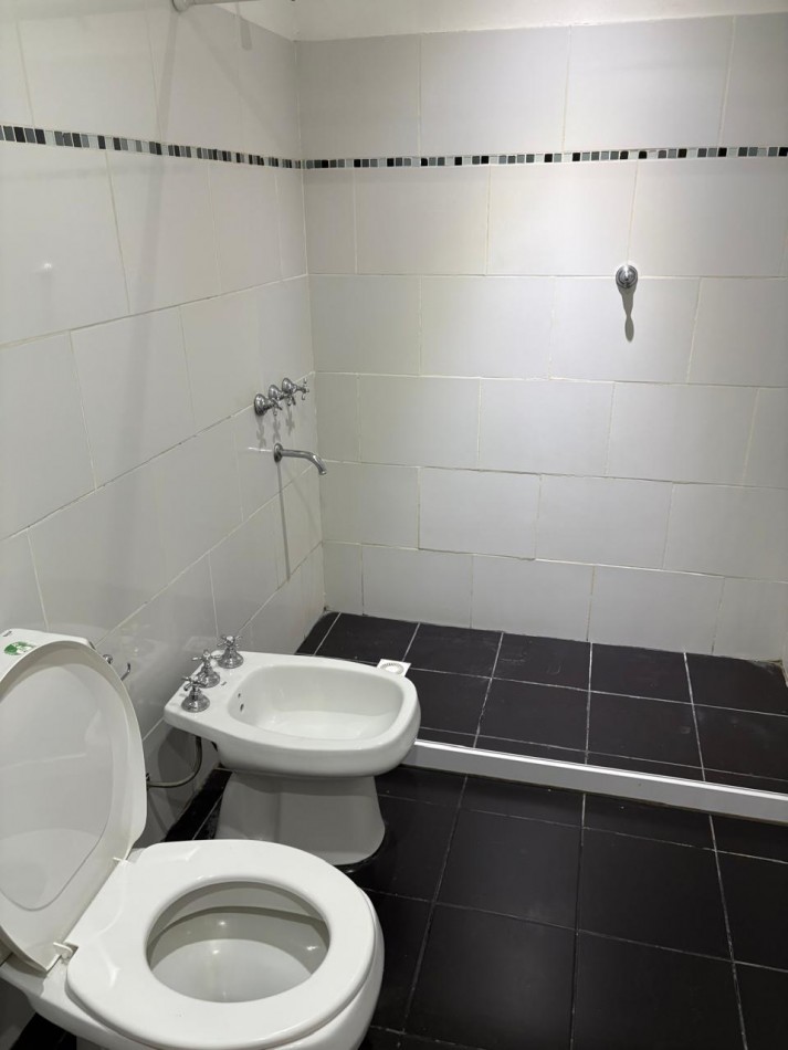 Alquiler Dpto 3 ambientes 1 piso por escalera Florida Mitre SIN EXPENSAS