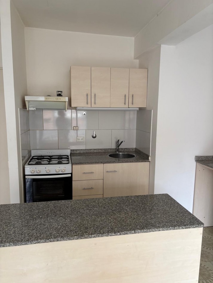 Alquiler Dpto 3 ambientes 1 piso por escalera Florida Mitre SIN EXPENSAS