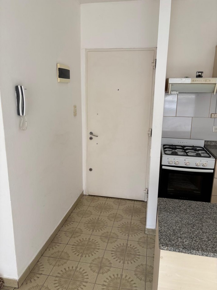 Alquiler Dpto 3 ambientes 1 piso por escalera Florida Mitre SIN EXPENSAS