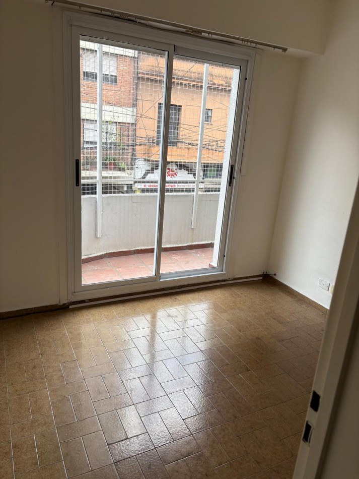 Alquiler Dpto 3 ambientes 1 piso por escalera Florida Mitre SIN EXPENSAS