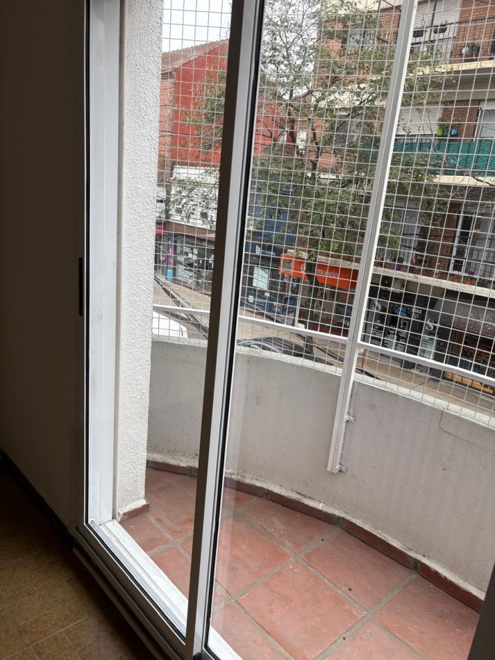 Alquiler Dpto 3 ambientes 1 piso por escalera Florida Mitre SIN EXPENSAS